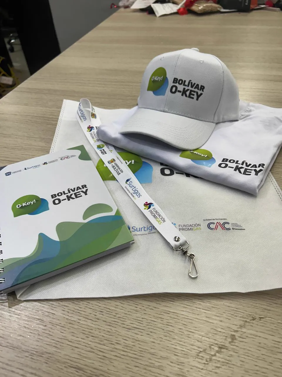 Bolívar O-Key — Kit corporativo
